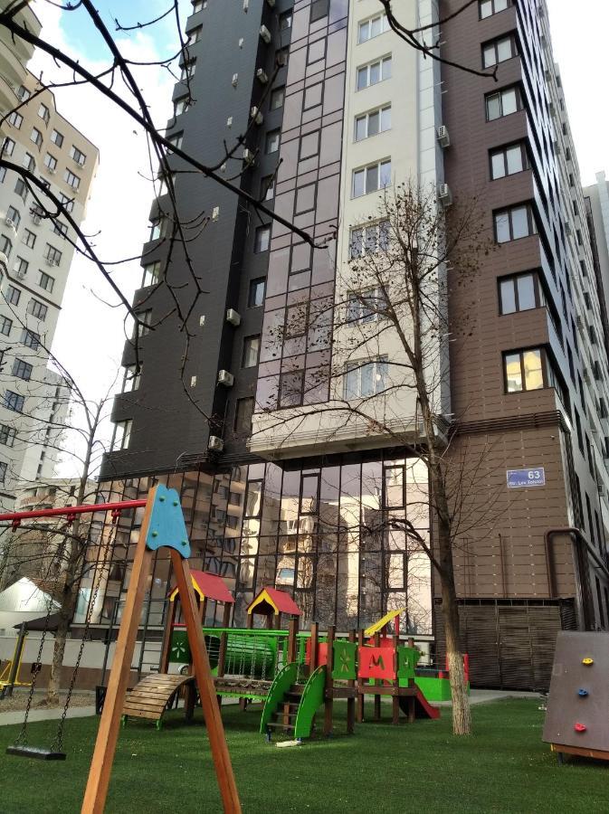 צ'יסינאו Sky House Exclusive Apartments מראה חיצוני תמונה